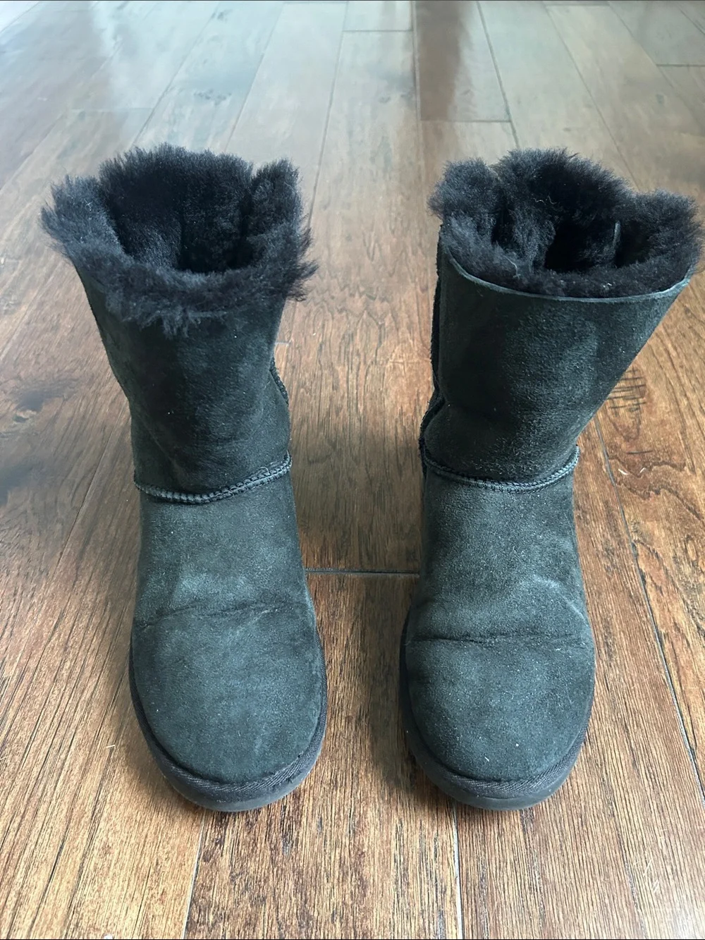 Women's UGG size 7 Black Suede Fur-Lined Ankle Boots with Bow Detail